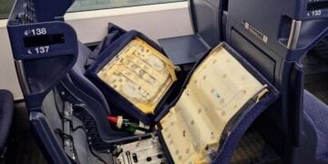 Zerstörte Sitze im ICE 503; Foto: Bundespolizei