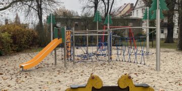 Neues Klettergerüst bringt frischen Schwung in Finsterwalder Stadtpark