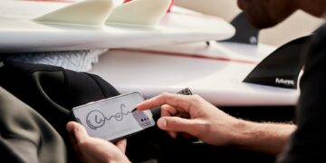 Abbildung 1: Eine digitale Signatur hilft im digitalen Geschäftsalltag und macht das Geschäftsleben einfacher. Bildquelle: @ Docusign / Unsplash.com