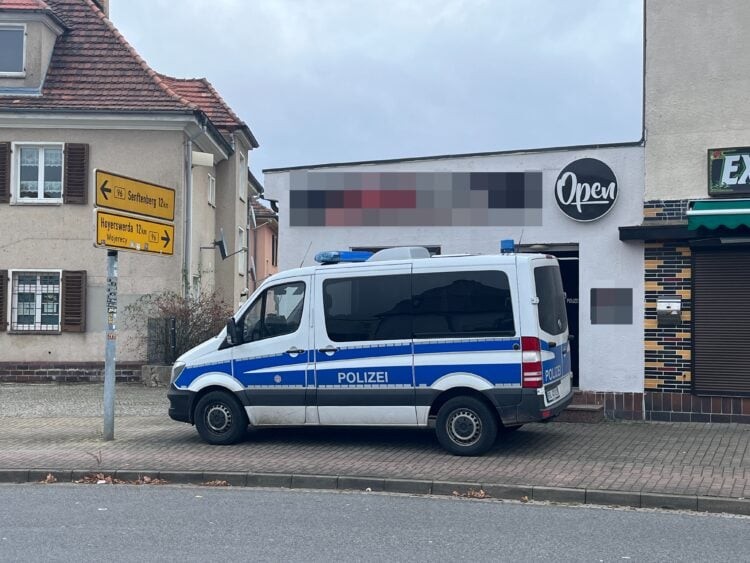 Auch im sächsischen Lauta durchsuchten Ermittler Objekte. (Bild: Blaulichtreport Lausitz)