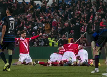 3:2 gegen Duisburg! Energie Cottbus erobert Tabellenführung Last-Minute