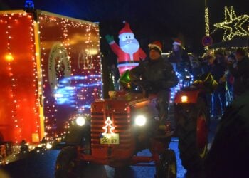 Lichterfahrt sorgt für vorweihnachtliche Stimmung in Sielow