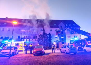 Brand in Mehrfamilienhaus: Zwei Verletzte in Spremberg