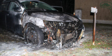 Feuerwehreinsatz in der Nacht: PKW-Brand in Cottbus-Madlow