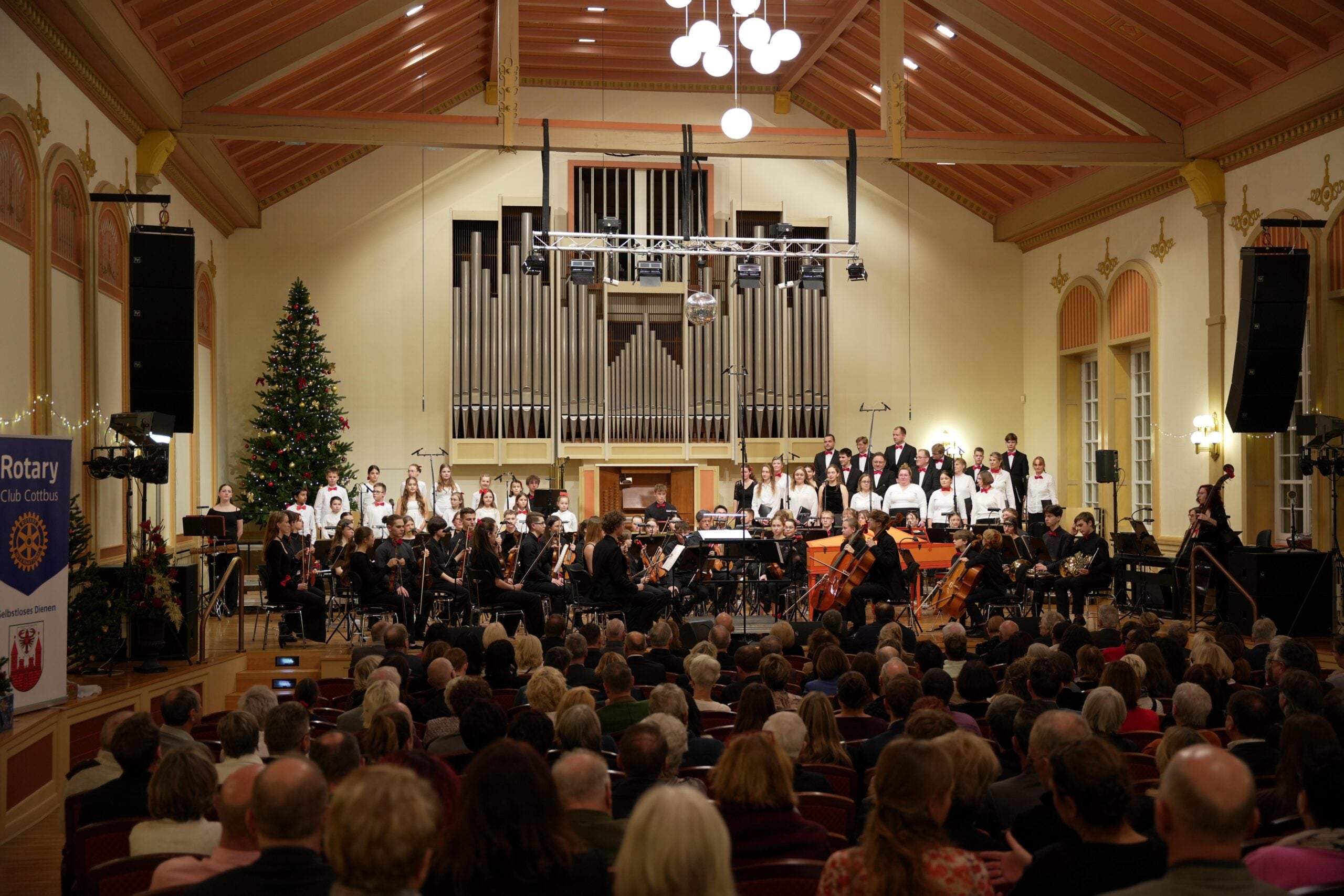 Ausverkauftes Weihnacfhtskonzert des Rotary Club Cottbus