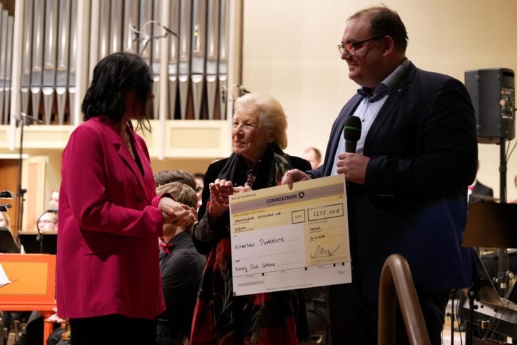 7.125 Euro spendete der Rotary Club Cottbus in diesem Jahr an das Kinderhaus Pusteblume