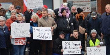 Protest & Enttäuschung in Tschernitz: Beschäftigte kämpfen um Glaswerk