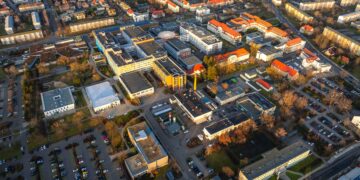 Luftaufnahme vom Campus der MUL – CT (Bild: MUL - CT)