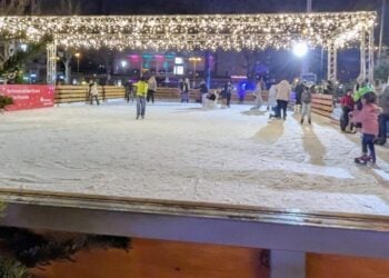 Weihnachtsmarkt Cottbus startet in zweite Woche. Vereine & Hüttentipps