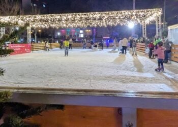 Weihnachtsmarkt Cottbus startet in zweite Woche. Vereine & Hüttentipps