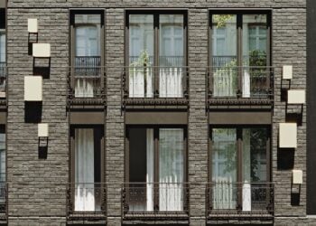 Altbau-Sanierung: Moderne Kunststofffenster senken Energiekosten