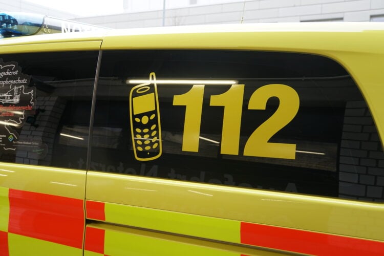 Schwerer Unfall auf A13 bei Lübbenau: Zwei Verletzte nach Überschlag