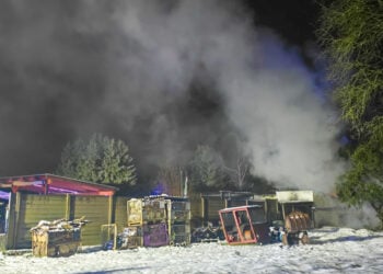 Silvesterabend in Kleinleipisch: Nebengebäude in Flammen