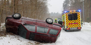 Unfall in Bühlow: Auto landet auf dem Dach