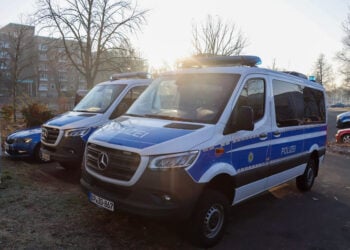 Verdacht der Schleusung: Polizei durchsucht Wohnung in Cottbus