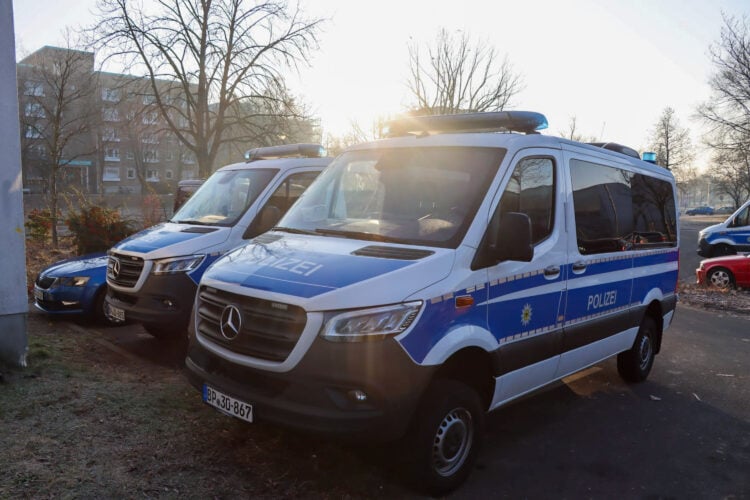 Verdacht der Schleusung: Polizei durchsucht Wohnung in Cottbus