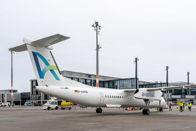 Air Uniqon zwischen Friedrichshafen und BER - mit AvantiAir; Foto: Flughafen BER