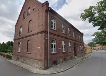 Alte Schule Zerkwitz: Baumfällungen für geplantes Gemeindezentrum