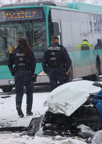 Verkehrsunfall auf der L48 zwischen Hornow und Wadelsdorf; Foto: Blaulichtreport Lausitz