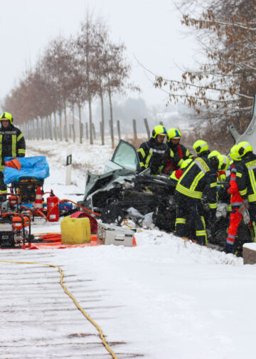 Verkehrsunfall auf der L48 zwischen Hornow und Wadelsdorf; Foto: Blaulichtreport Lausitz