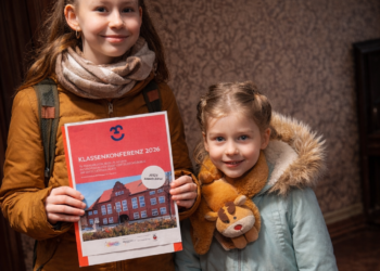 Martha und Rosa auf der Klassenkonferenz (Bild: Dr. Normen Franzke)