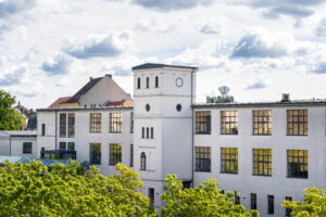 Guben startet Umbau der Villa Guben und kauft Defibrillatoren