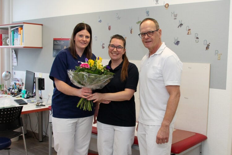 v.l.n.r. Praxismanagerin Anne Pradel, Dr. med. Stephanie Finke, Ärztllicher Leiter des MVZ am Seenland Klinikum, Bernd Henning (Bild: Lausitzer Seenland Klinikum)