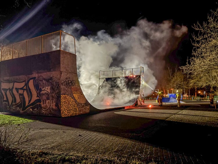 Brand der Halfpipe in Cottbus im April 2025; Foto: Blaulichtreport Lausitz