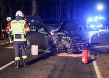Verkehrsunfall zwischen Drebkau und Casel; Foto: Blaulichtreport Lausitz