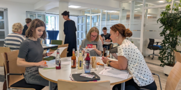 Gute Gespräche und großes Interesse beim IHK-Weiterbildungsberatungstag 2025 (IHK Cottbus)
