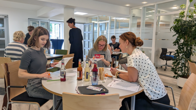 Gute Gespräche und großes Interesse beim IHK-Weiterbildungsberatungstag 2025 (IHK Cottbus)