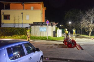 Carportbrand in Cottbus-Ströbitz: Feuerwehr verhindert Schlimmeres