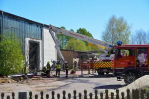Brand in Industriehalle in Lieberose löst Großeinsatz aus