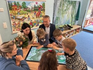 Spende ermöglicht digitalen Spieltisch für Schipkauer Kita