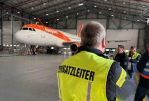 Notfalltraining am BER: Einsatzkräfte proben hochinfektiösen Ernstfall