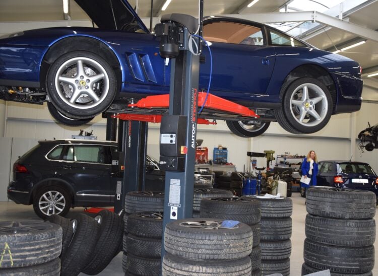 Das Kraftfahrzeuggewerbe profitiert vom stabilen Werkstattgeschäft. Wartungs- und Reparaturleistungen zur Instandhaltung werden stark nachgefragt. (Bild: HWK Cottbus, Veronika Martin)