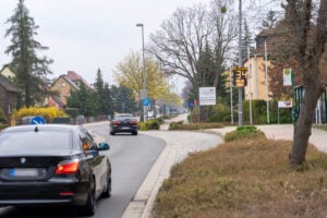 Mobile Tempoanzeige soll Verkehr in Schwarzheide sicherer machen