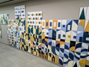 Historisches Wandbild kehrte zurück: Neuer Platz in Cottbuser Schule