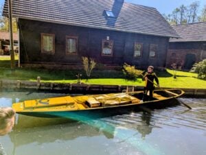 Einzigartig in Deutschland: Kahnpostfrau startet in Lehde in 15. Saison