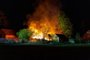 Nebengebäude in Briesen brennt vollständig nieder