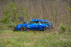 Auto überschlägt sich kurz vor Spremberg. Insasse schwer verletzt
