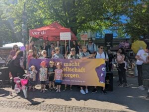 „Kita-Kollaps“ Aktionstag mit Protest-Mandala in Cottbus