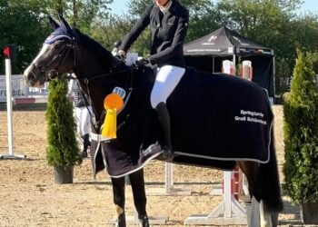Romy Schnapke auf ihrem Pferd; Reitverein Sielow