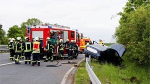 Schwerer Unfall auf A13 bei Schönborn: Zwei Personen verletzt