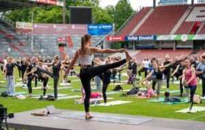 Nach Pokalfinale: Sonntags-Yoga auf historischem Energie-Rasen