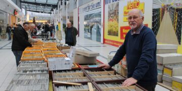 Über 250.000 alte Ansichtskarten werden im Cottbuscenter angeboten. (Bild: Veranstalter)