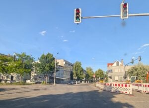 Kreuzung Waisenstraße in Cottbus gesperrt: Mehrere Buslinien betroffen