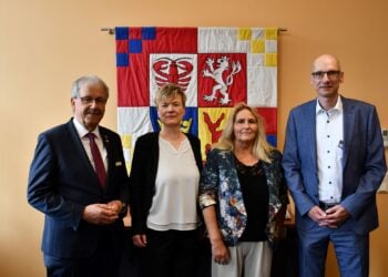 v.l. Landrat Harald Altekrüger, CIT-Geschäftsführerinnen Silke Steiniger und Heike Gensing, Wirtschafts- u. Finanzdezernent Carsten Billing (Quelle: Landkreis Spree-Neiße)
