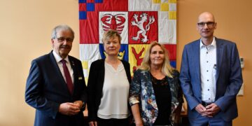v.l. Landrat Harald Altekrüger, CIT-Geschäftsführerinnen Silke Steiniger und Heike Gensing, Wirtschafts- u. Finanzdezernent Carsten Billing (Quelle: Landkreis Spree-Neiße)
