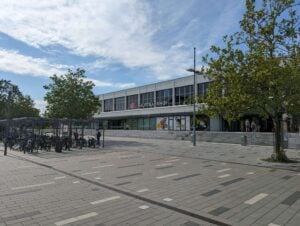 40 Helfer im Einsatz: DB startet Frühjahrsputz am Cottbuser Bahnhof